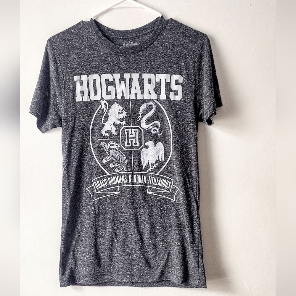 Gray Harry Potter Hogwarts T-Shirt Size Juniors Small